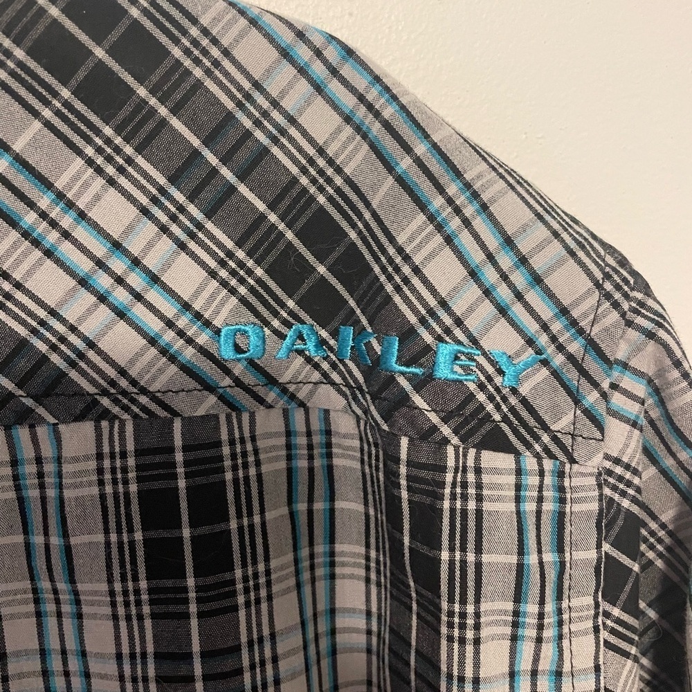 🎉2/$15 Oakley Men's Black and Gray Checkered Shirt - Picture 6 of 6